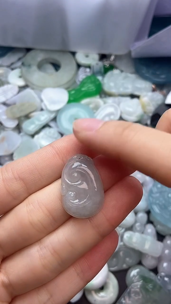 翡翠未镶嵌颈饰有纹有裂介意勿拍
