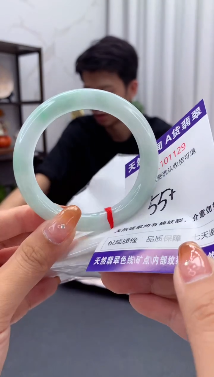 未镶嵌手镯翡翠有纹，完美者勿拍