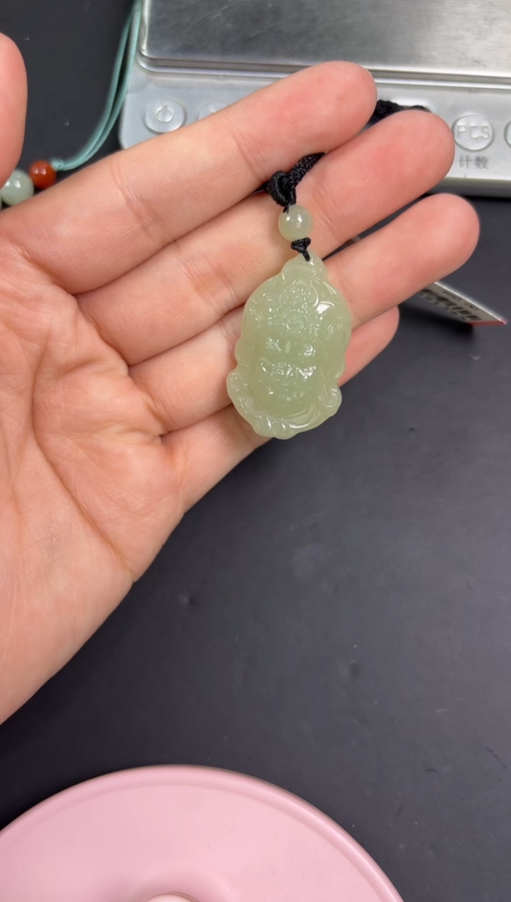 【闪购商品】和田玉吊坠(赠链)未镶嵌且末微色差近矿吊坠