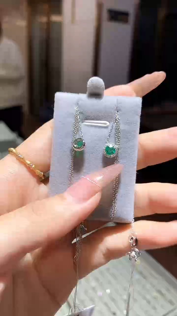 【闪购商品】祖母绿项链18K金镶嵌项链多样性发一