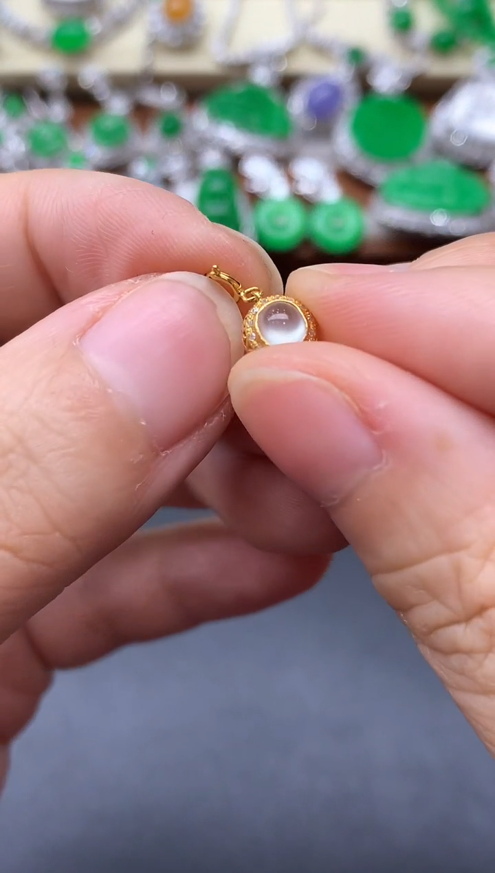 颈饰18K金镶嵌翡翠247-中国好珍宝