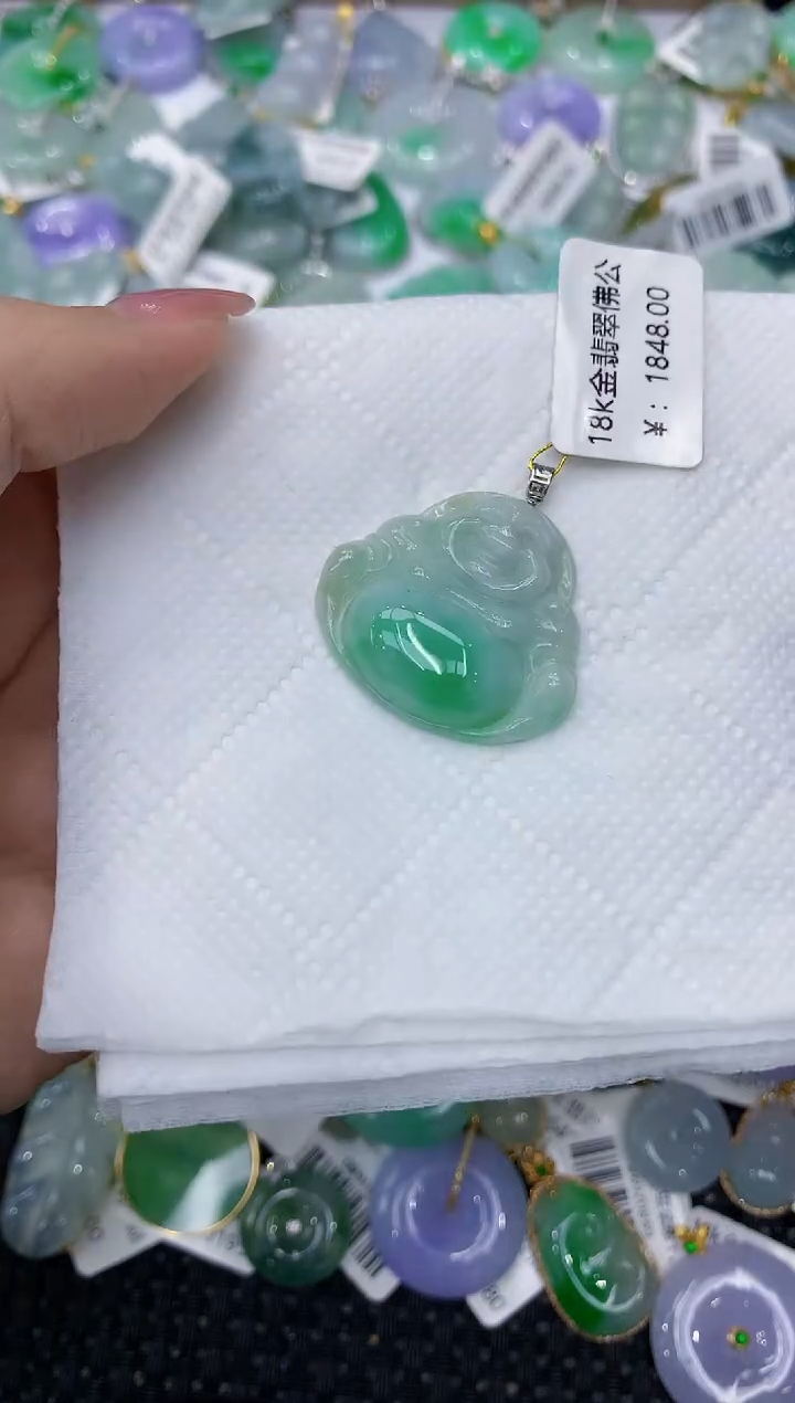 翡翠18K金镶嵌颈饰111111111