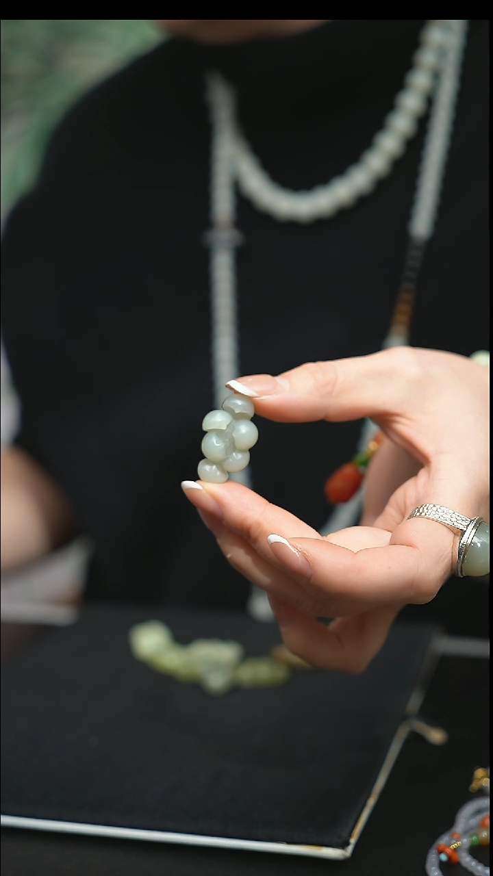 颈饰未镶嵌和田玉A**?颈饰 未镶嵌 和田玉 A*?