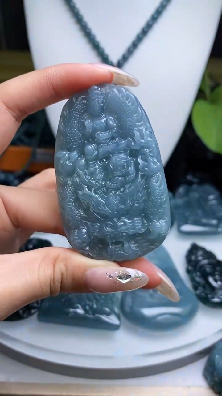 【闪购商品】翡翠未镶嵌颈饰            