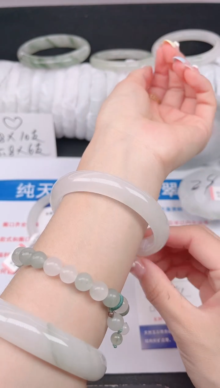 石英质玉手镯未镶嵌444-60/61