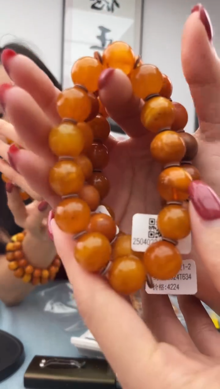 未镶嵌蜜蜡珠宝奇石假一罚十，020.13微瑕多样性发一件