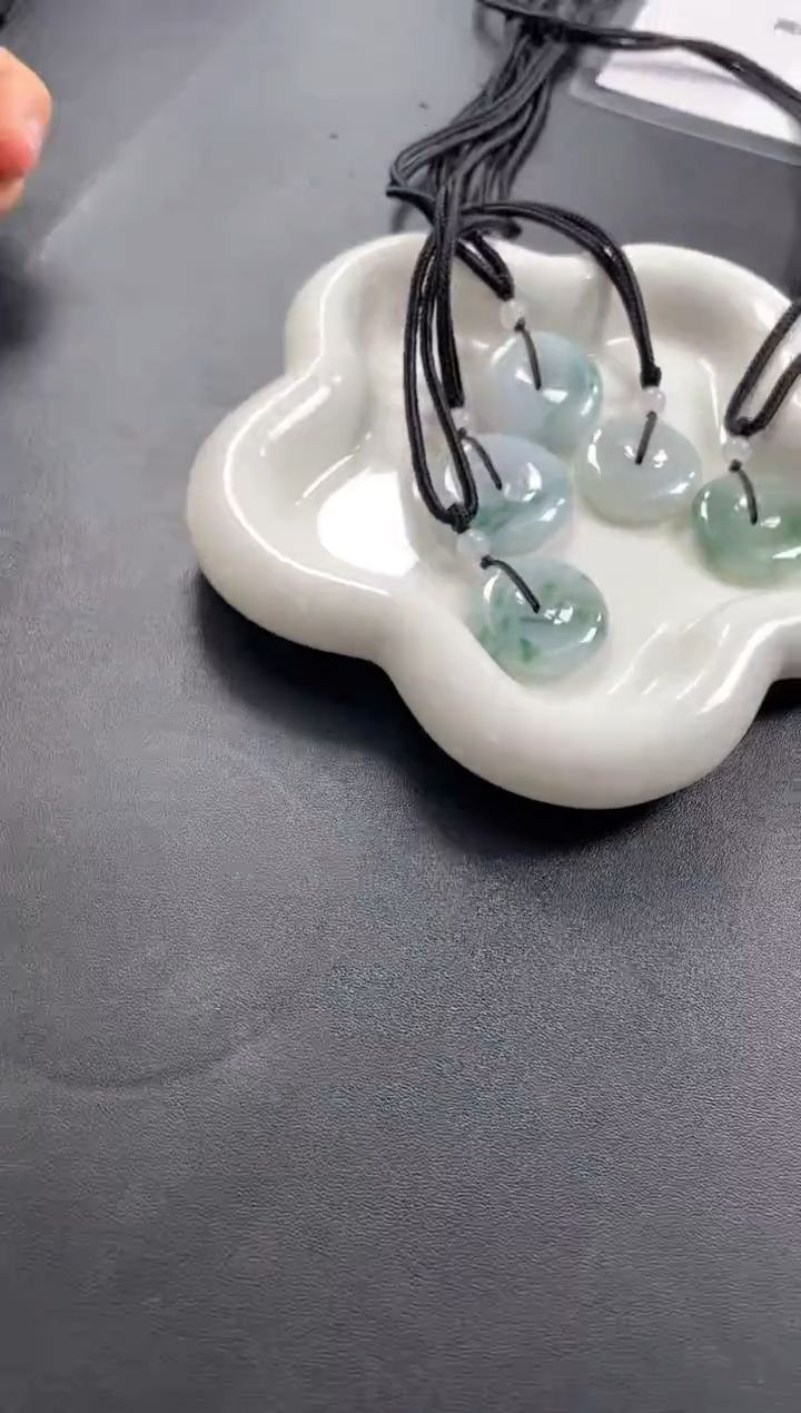 颈饰未镶嵌翡翠平安扣多样性发一件