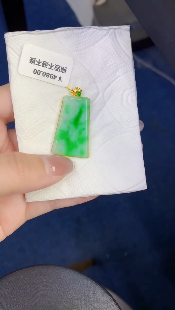 颈饰18K金镶嵌翡翠缅甸天然翡翠A货