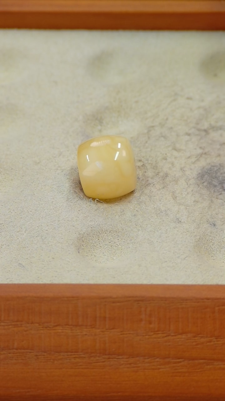 【闪购商品】蜜蜡裸石未镶嵌俄料12.1*10.4M1.075克