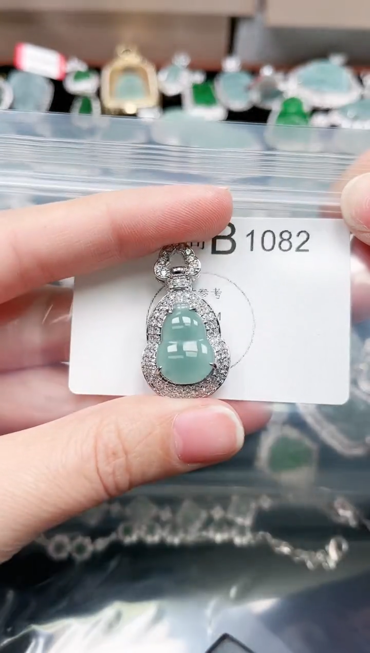 【闪购商品】翡翠颈饰未镶嵌1082赠皮绳