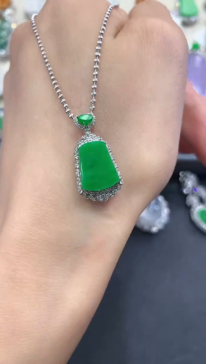 【闪购商品】翡翠吊坠(不含链)18K金镶嵌w13