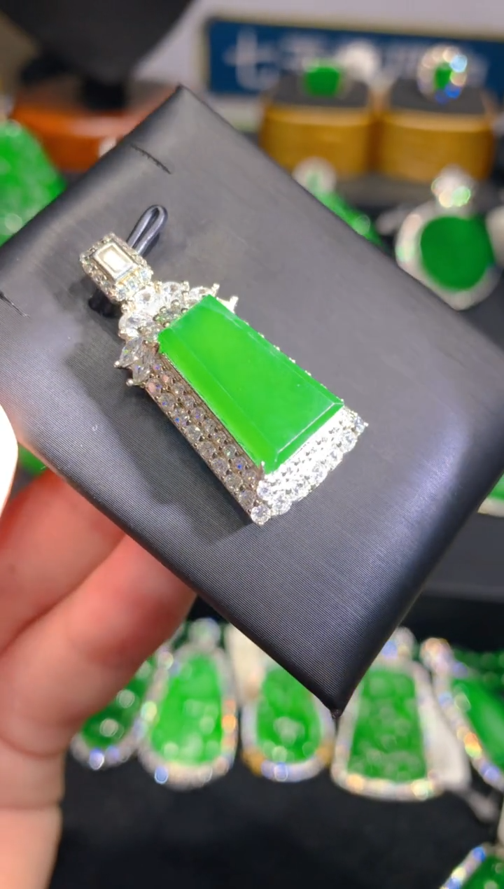 【闪购商品】翡翠颈饰银S925镶嵌12一季