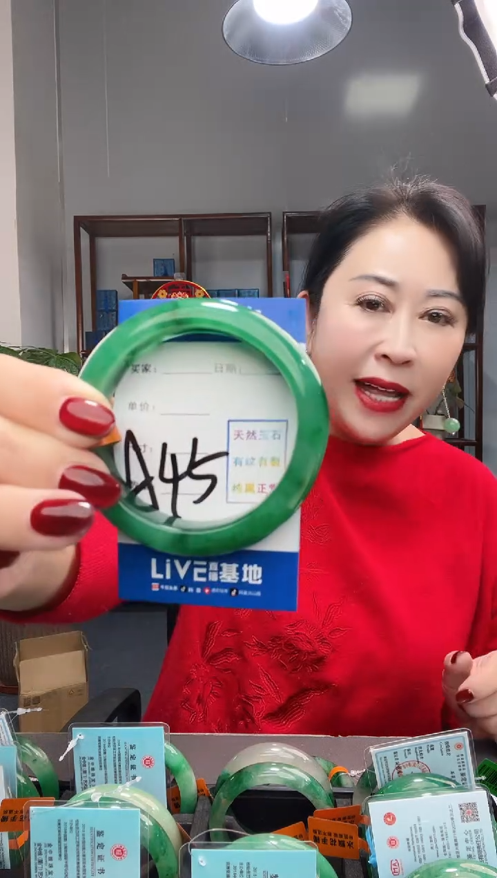 【闪购商品】石英质玉手镯未镶嵌非洲翠