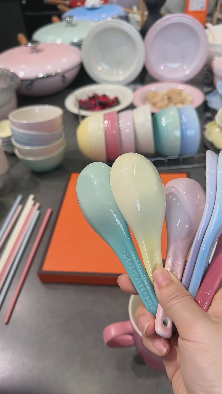 【闪购商品】瓷六色勺子