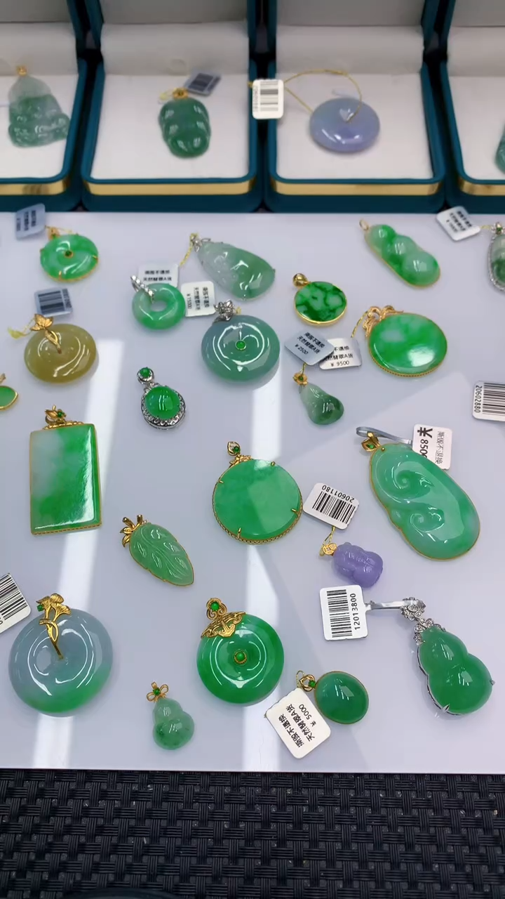 【闪购商品】翡翠颈饰未镶嵌            8