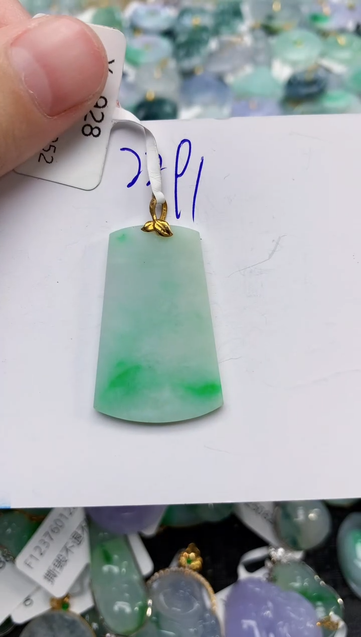 颈饰18K金镶嵌翡翠 天然缅甸A货翡翠百元以上9元证书费自理
