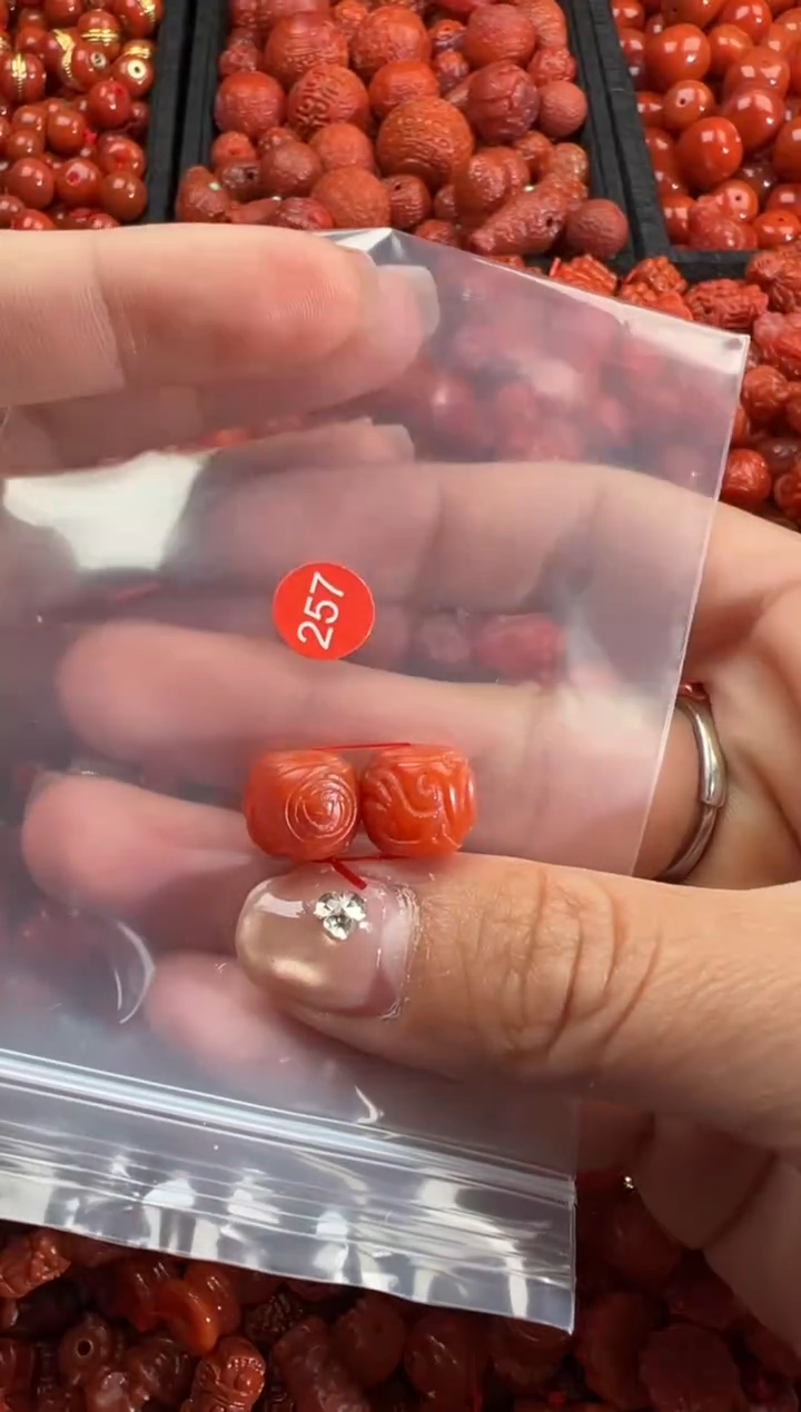 南红玛瑙未镶嵌颈饰1