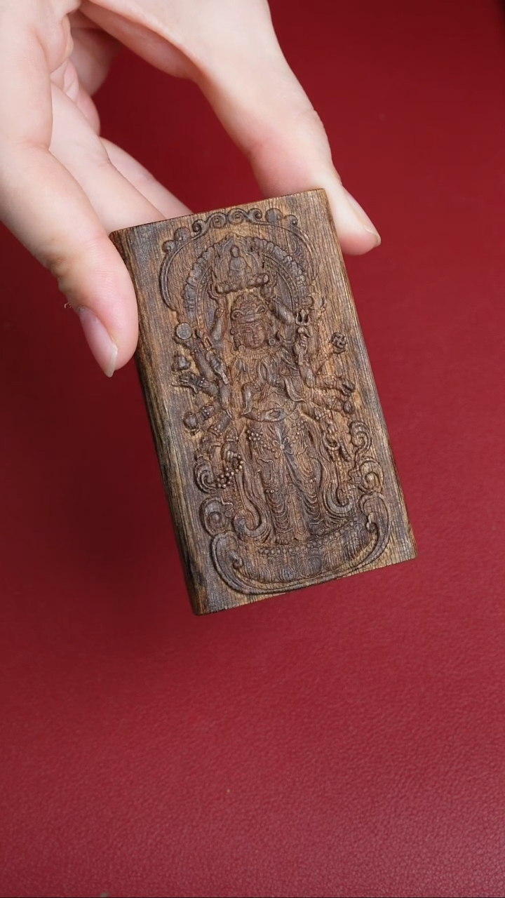 沉香吊坠飞*羽海南尖峰岭莺歌绿奇楠沉水级随形雕刻牌