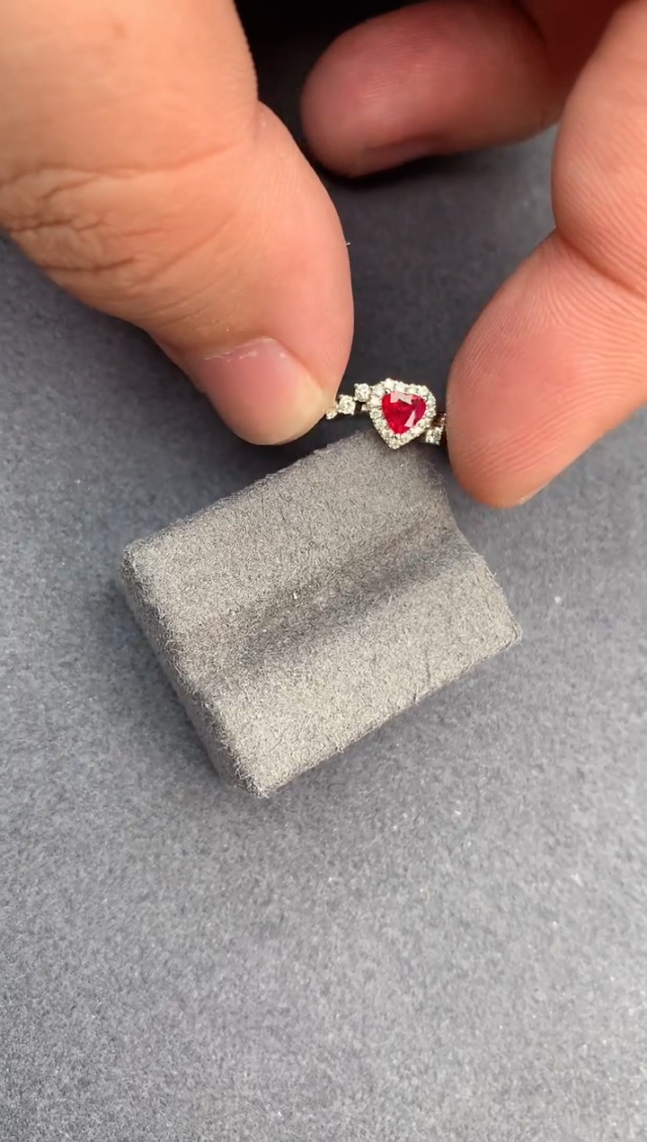 【闪购商品】红宝石戒指18K金镶嵌28分鸽血红戒指