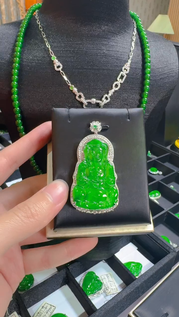 【闪购商品】翡翠吊坠(赠链)银S925镶嵌天然A货翡翠