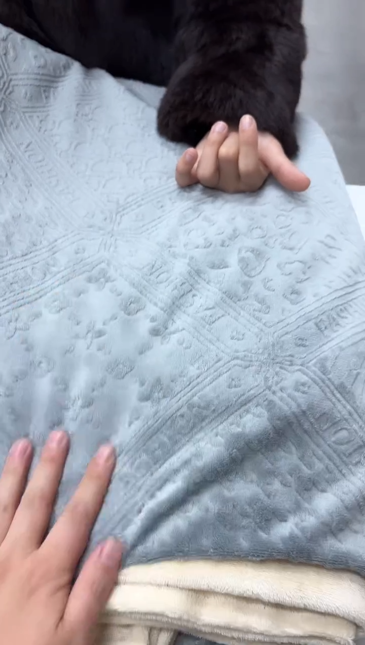 氨纶2米浮雕四件套灰色微瑕勾丝