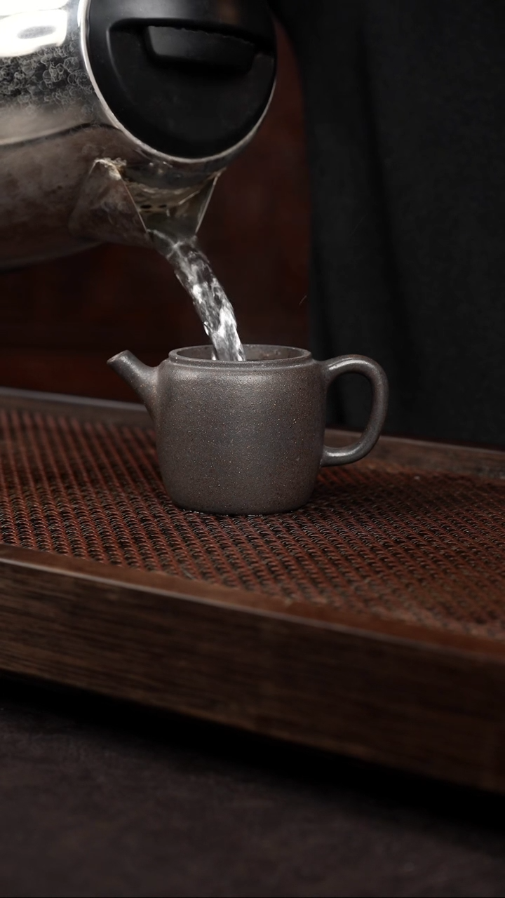 【闪购商品】紫砂茶壶岩中泥高巨轮