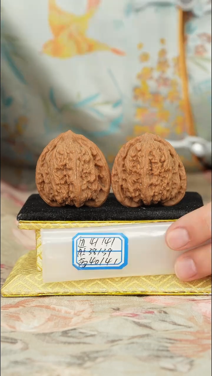 【闪购商品】文玩核桃把件蚂蚁沟官帽