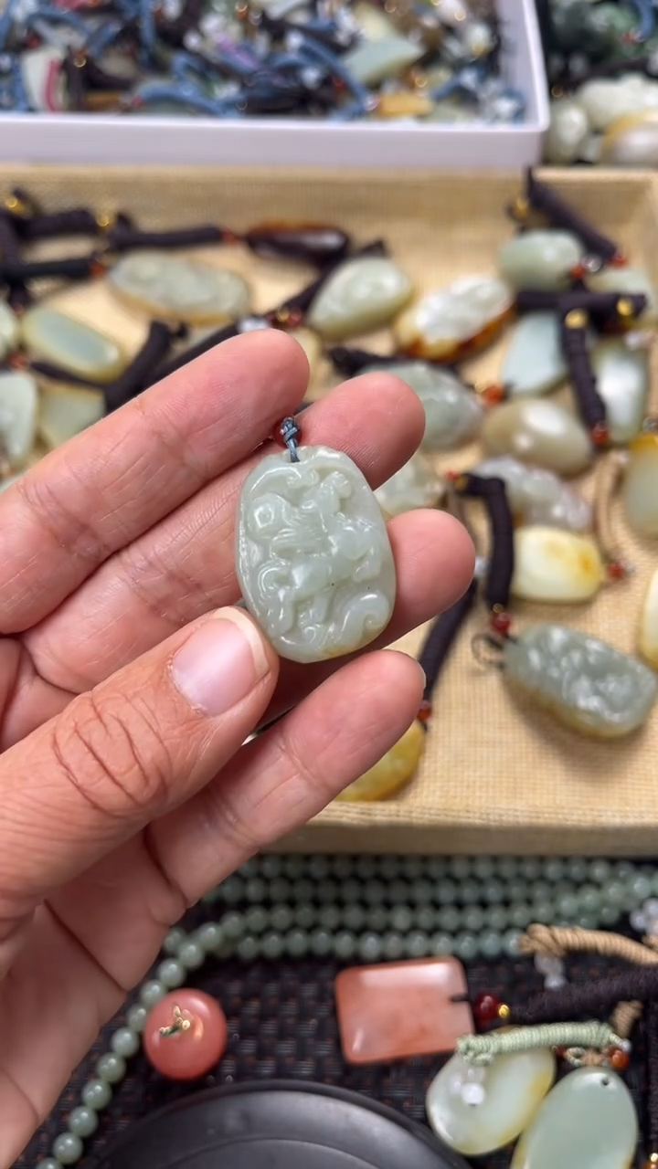 【闪购商品】和田玉颈饰未镶嵌多样性发货没有证书拍一发一有瑕