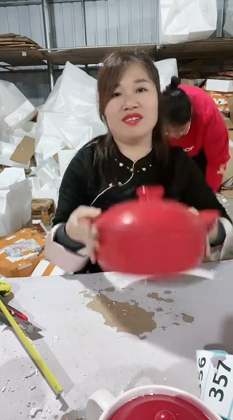 【闪购商品】瑕疵3.0红锅带盖，，