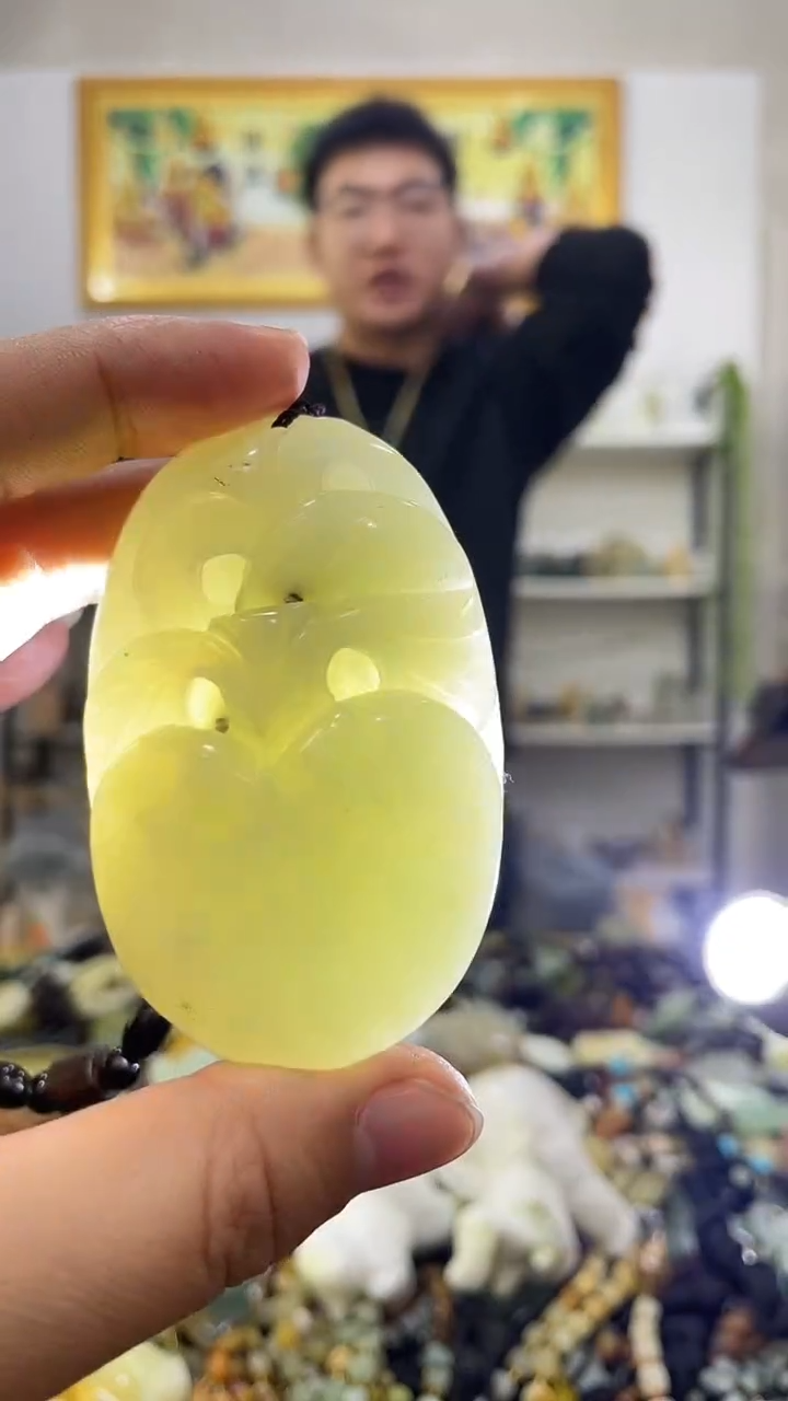 未镶嵌蛇纹石玉吊坠  