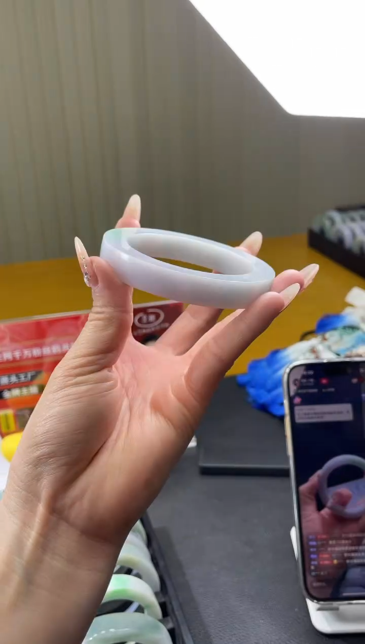 【闪购商品】定制翡翠手镯未镶嵌手镯DDS/发一件