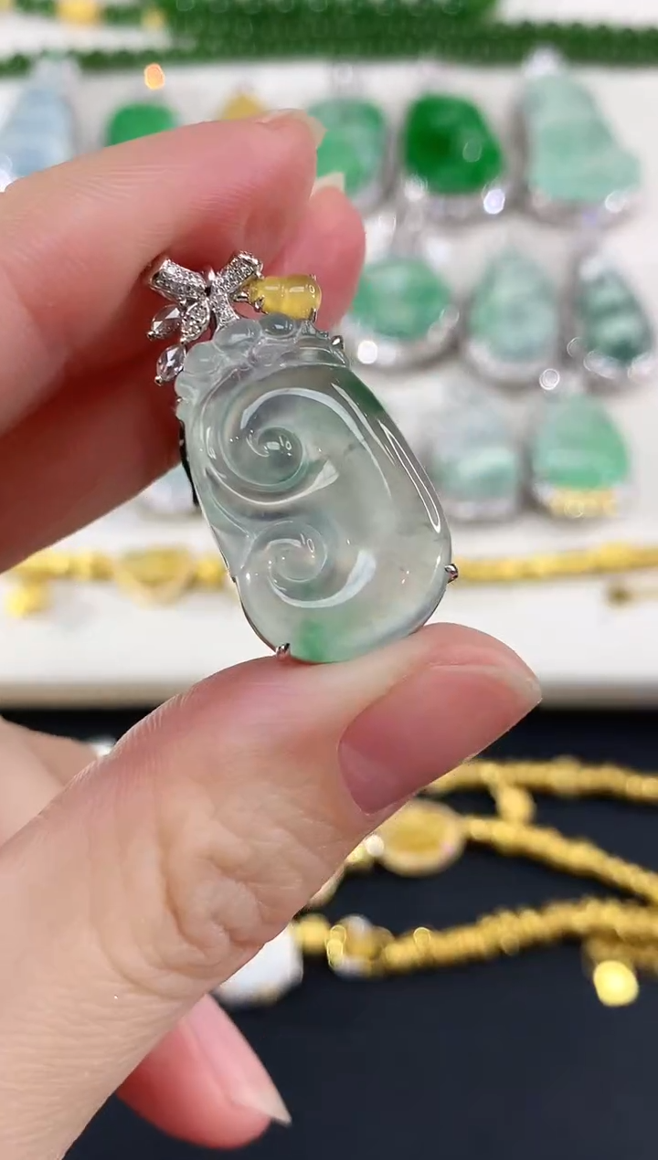 吊坠(不含链)18K金镶嵌翡翠241|