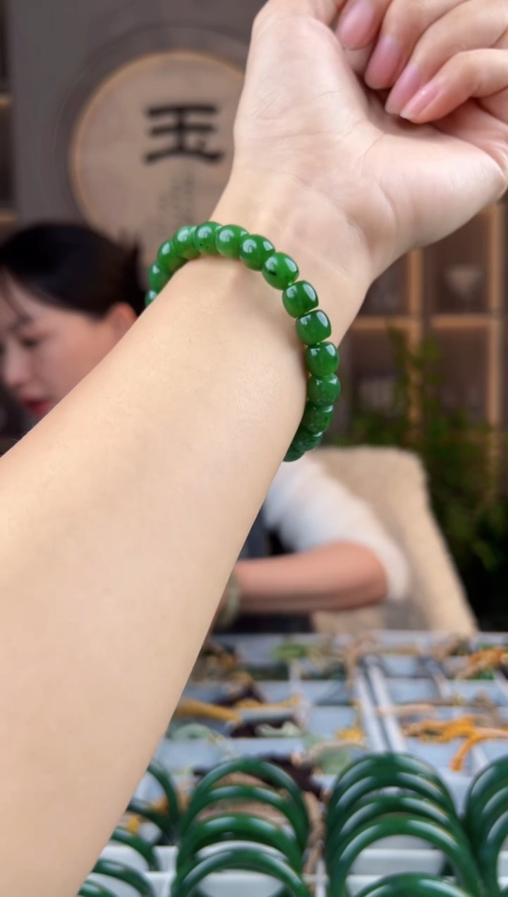 颈饰未镶嵌和田玉拍一发一，拍一发一