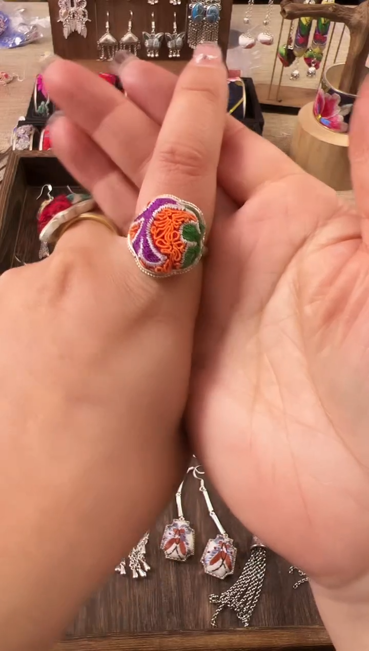 【闪购商品】织绣民族风老绣饰品093