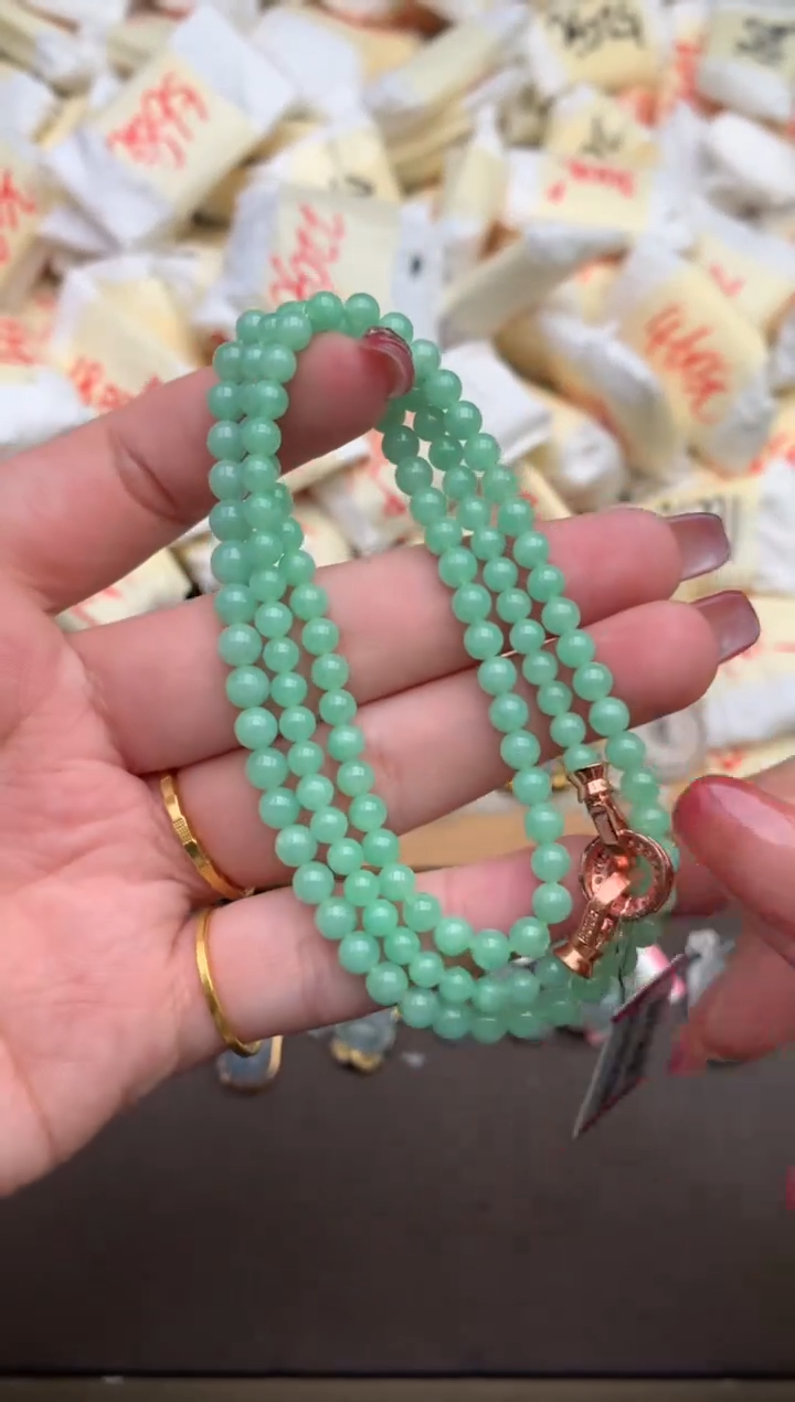 翡翠未镶嵌颈饰—