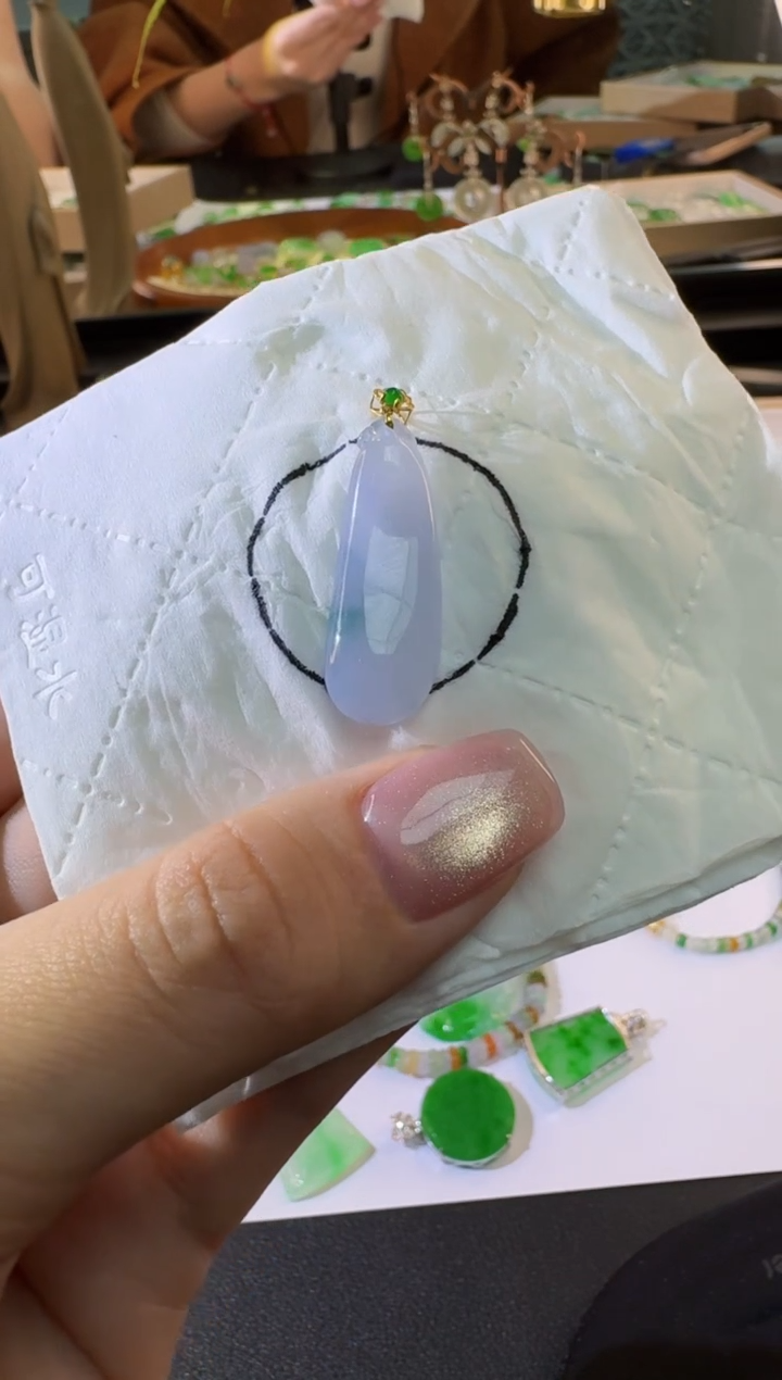 【闪购商品】翡翠颈饰18K金镶嵌缅甸A货翡翠福瓜吊坠