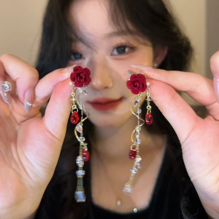 铜合金耳饰 秋冬气质山茶花流苏耳钉法式长款红色耳环高级感耳饰