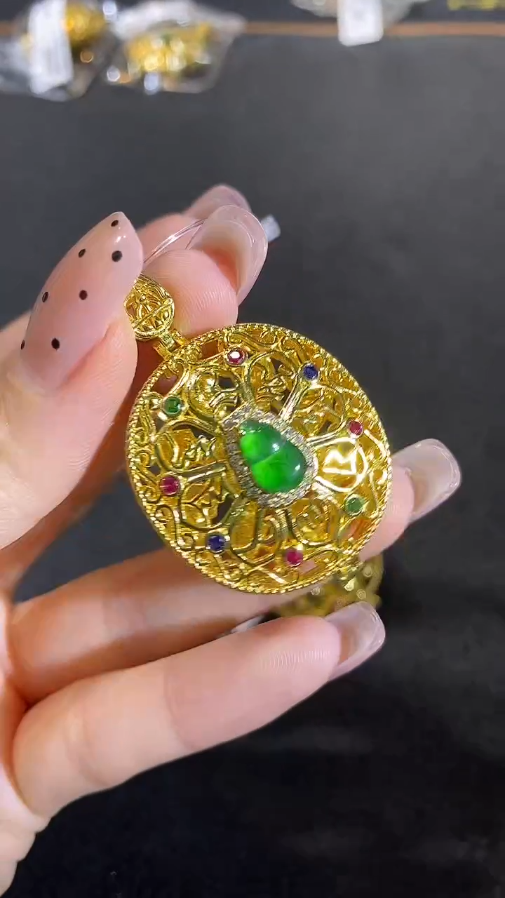 翡翠未镶嵌吊坠(不含链)多样性发货不含链其一