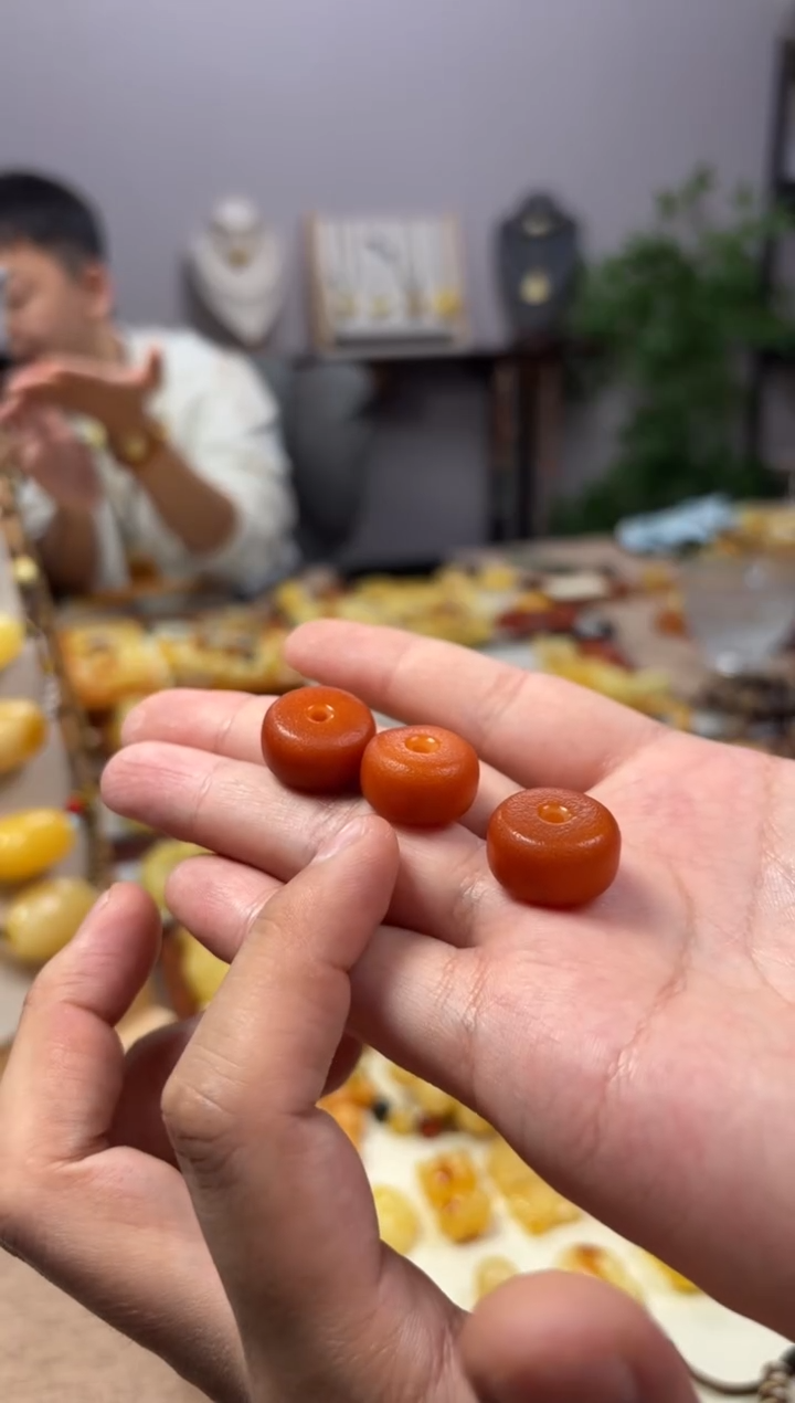 【闪购商品】蜜蜡裸石未镶嵌墩子多样性发一件