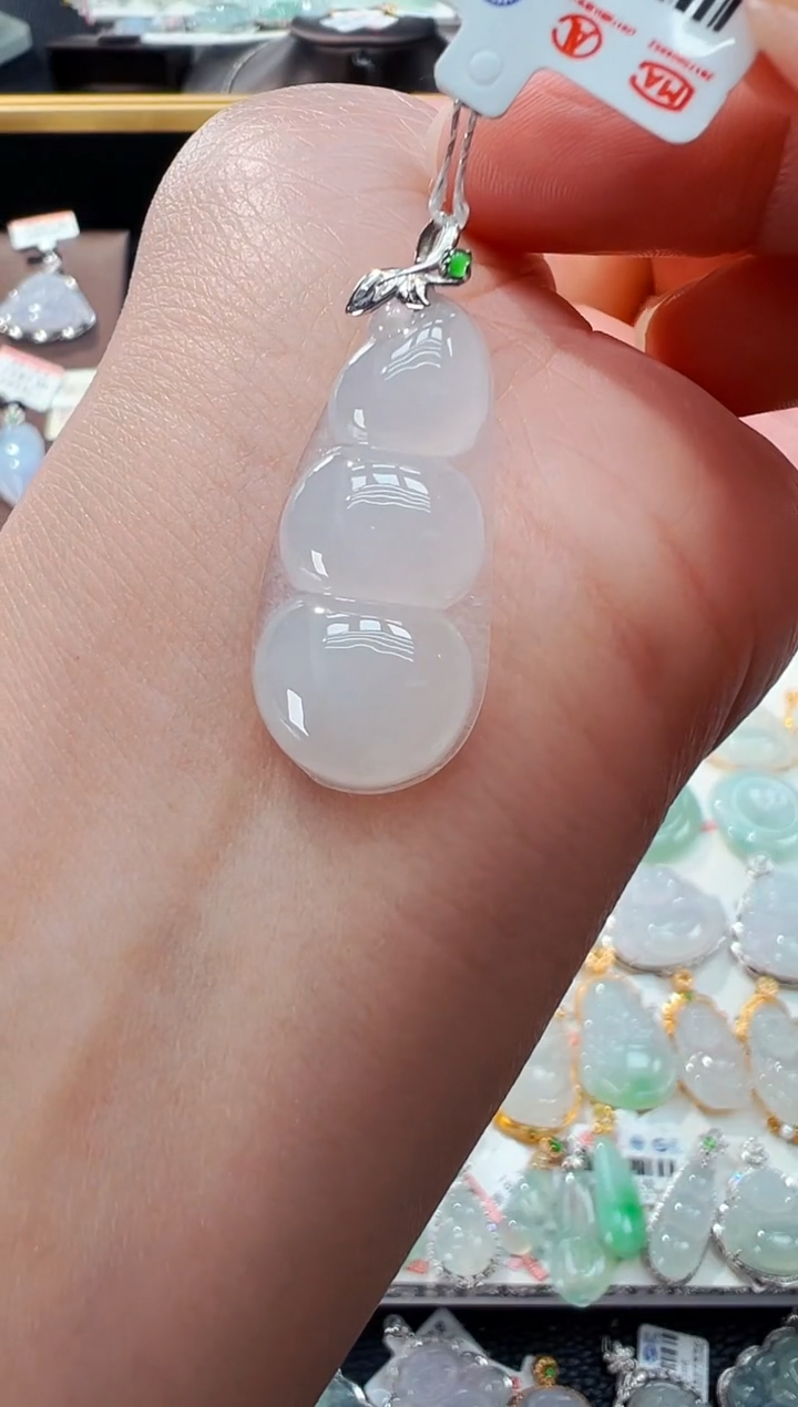 【闪购商品】翡翠吊坠(不含链)18K金镶嵌福豆吊坠526