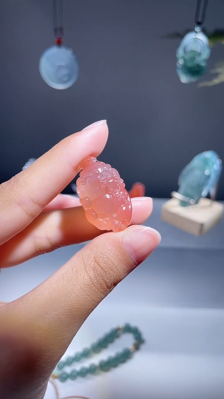 未镶嵌颈饰玛瑙/玉髓小狮子