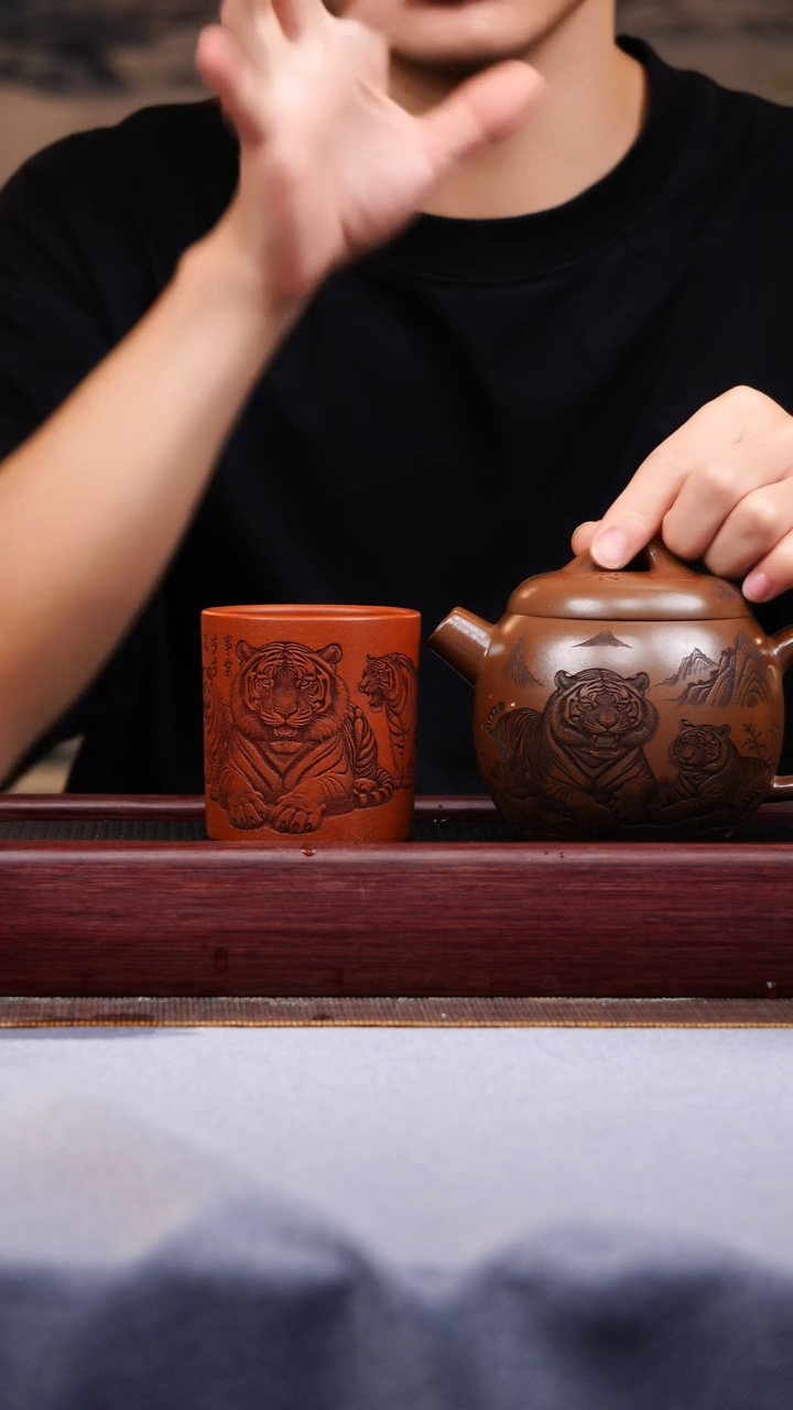 宜兴手工紫砂作品 五虎大汉瓦+老虎杯 金降坡