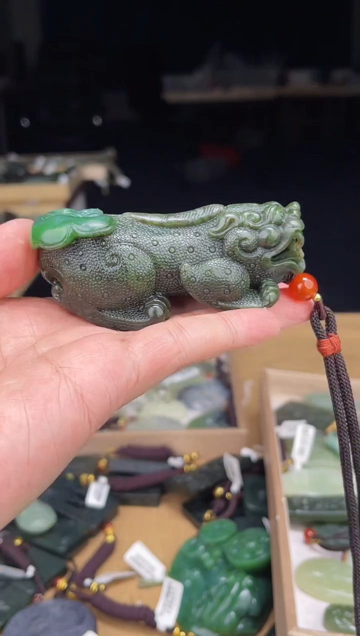 颈饰未镶嵌和田玉1