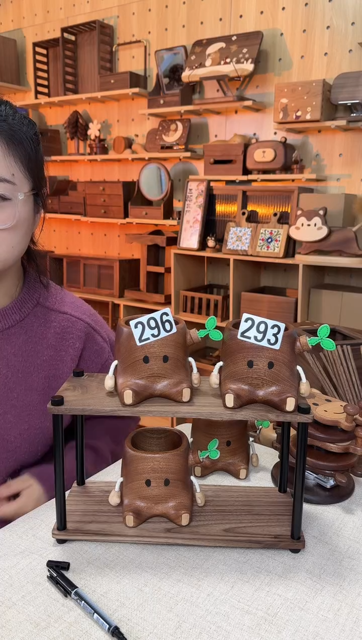 木p****.296乌檀木实木树桩笔筒