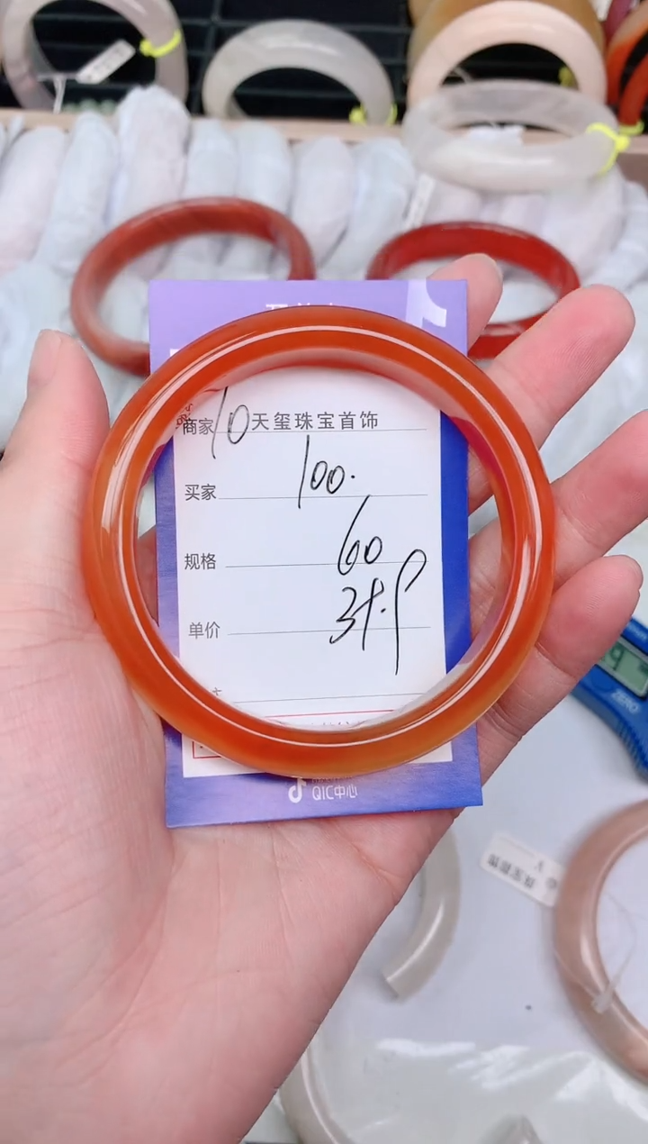 【闪购商品】石英质玉手镯未镶嵌100