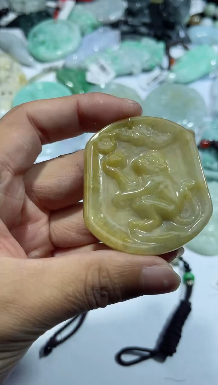 【闪购商品】翡翠颈饰未镶嵌00010145