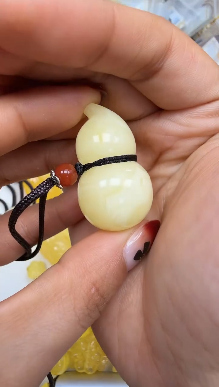 裸石琥珀未镶嵌如图