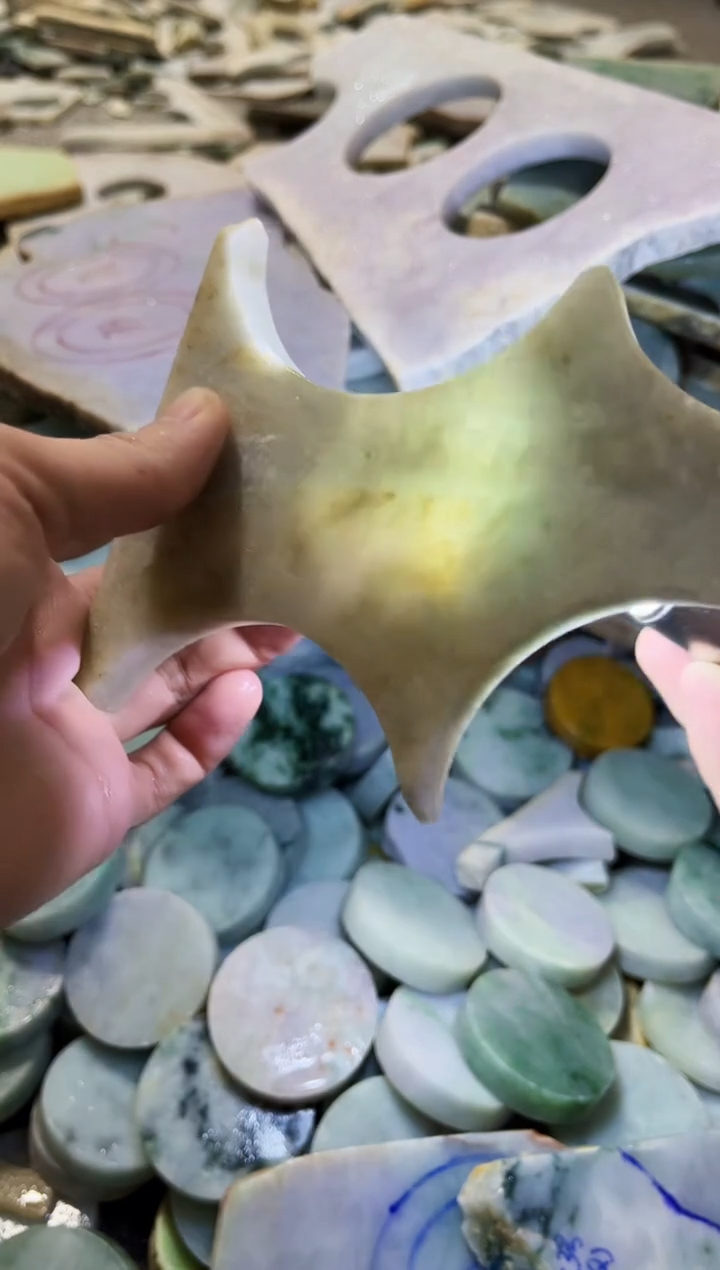 【闪购商品】翡翠颈饰未镶嵌A货吴平928