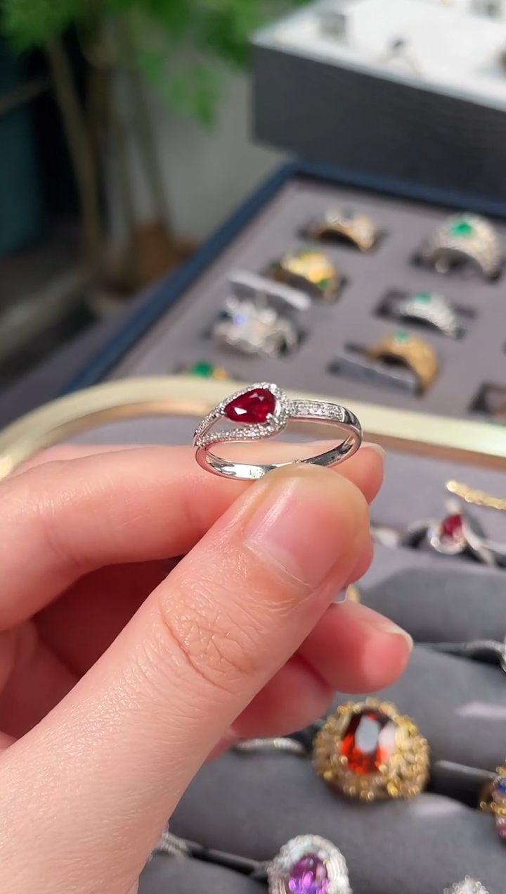 【闪购商品】红宝石戒指18K金镶嵌/0.60ct/无烧鸽血红