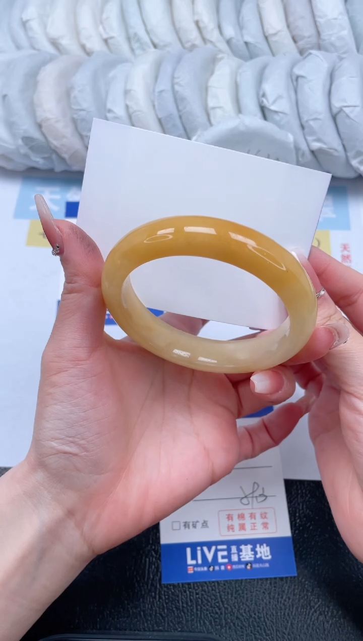 【闪购商品】石英质玉手镯未镶嵌T100-59.3